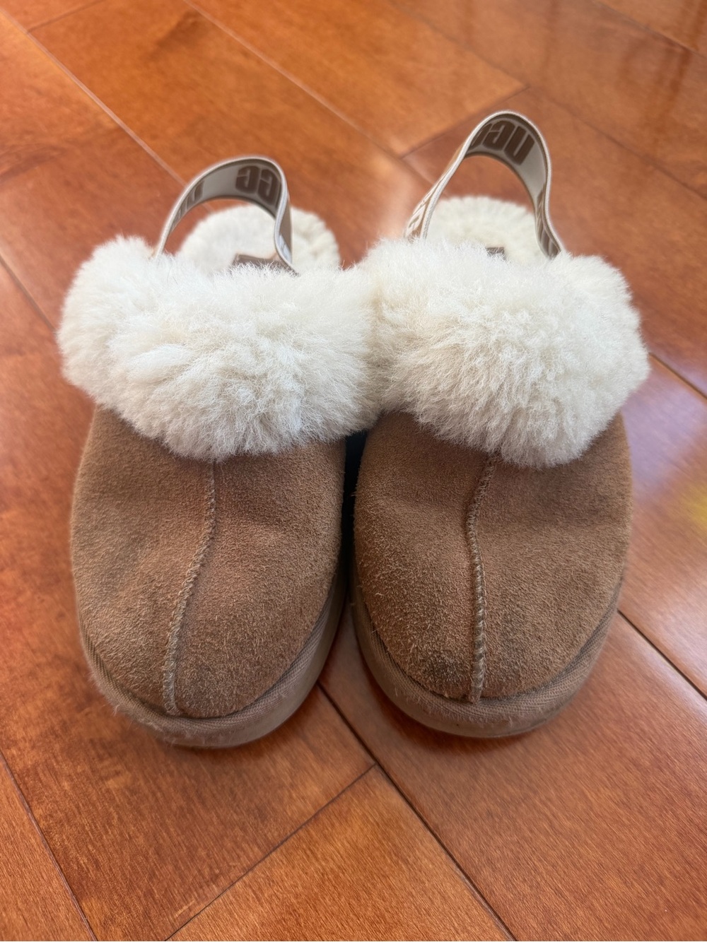 UGG Kids Funkette Cozy Shearling-Lined Slip-On Shoes in Brown and Cream size 1